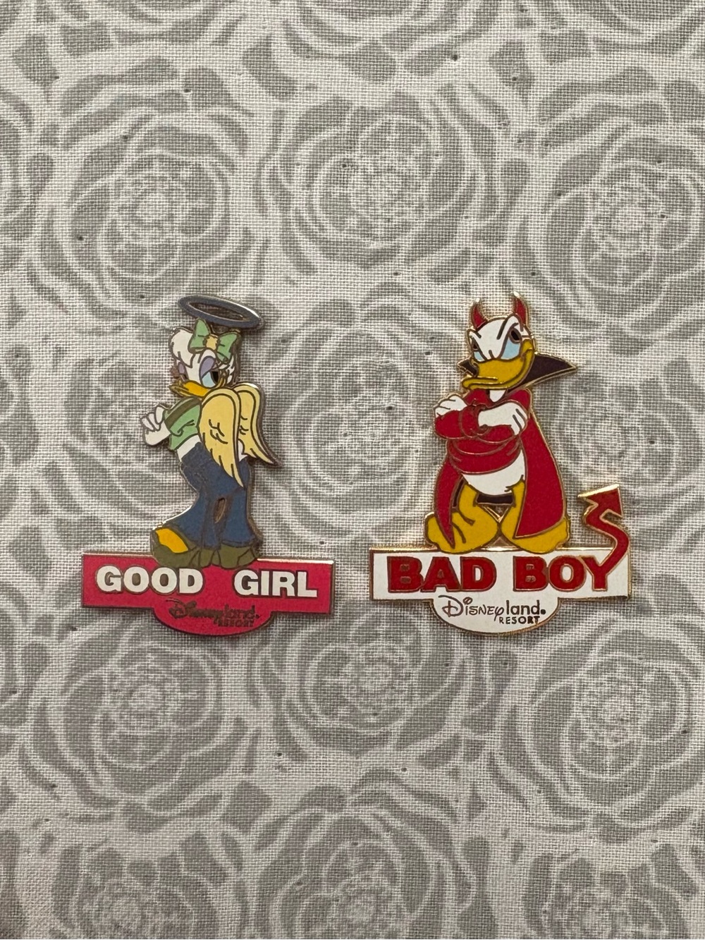 Vintage Authenic Disneyland Resort Pin Trading Set - Donald & Daisy Duck